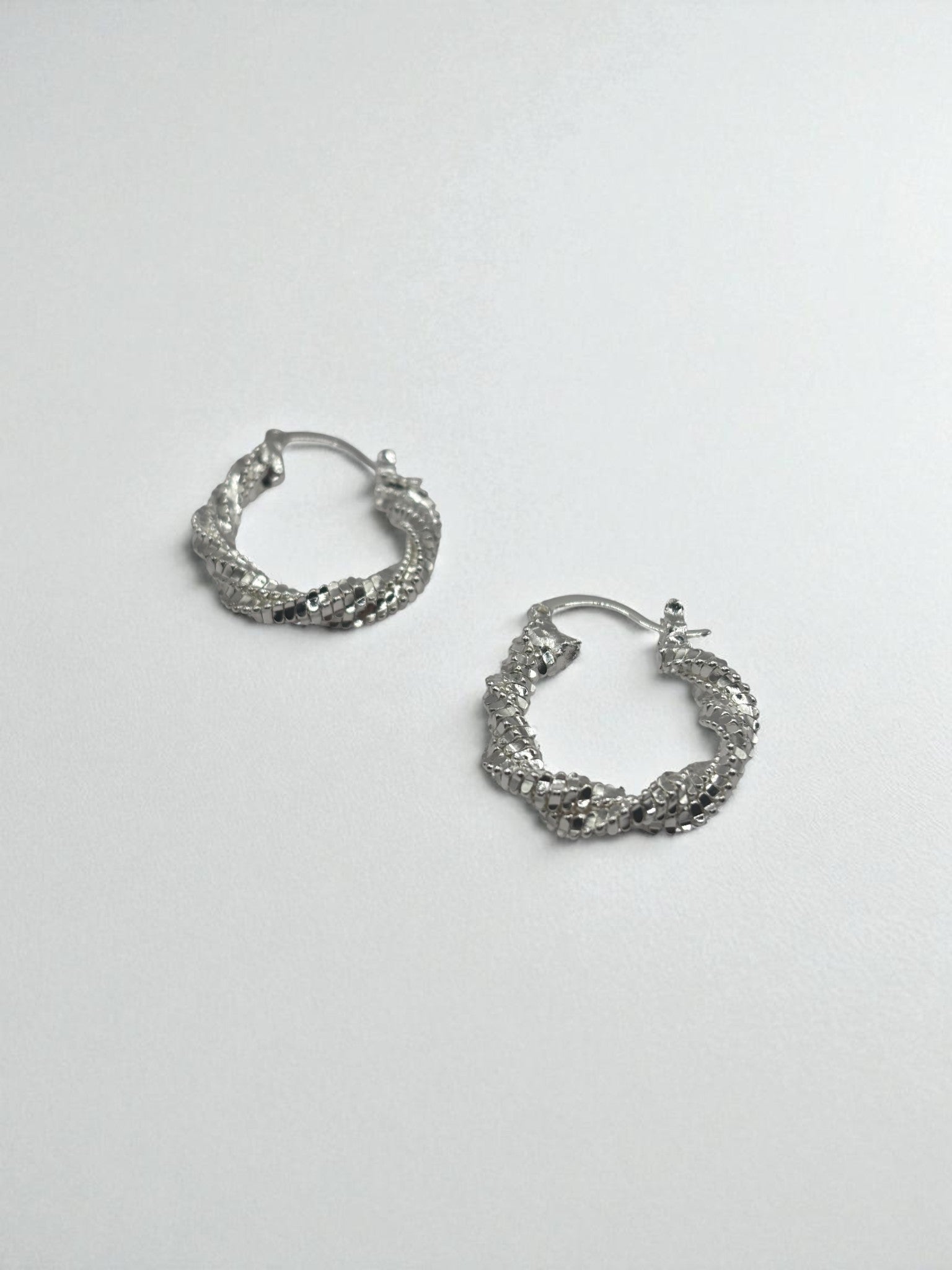 gritter-spiral-hoop pierce